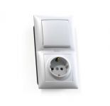 Блок СП БКВР-420 Селена (1-кл. выкл. и индик.+ розетка с заземл.) бел. Кунцево 8216 Блок СП БКВР-420 Селена (1-кл. выкл. и индик.+ розетка с заземл.) бел. Кунцево 8216